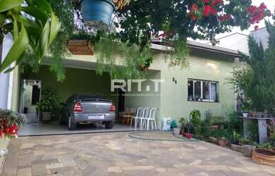 Imagem: A casa em condomínio possui 2 Dormitórios, 3 Banheiros, 2