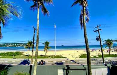 Imagem: A casa possui 5 Dormitórios, 5 Banheiros, 5 Vagas na garagem