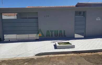 Imagem: A casa possui 2 Dormitórios, 2 Banheiros, 3 Vagas na garagem