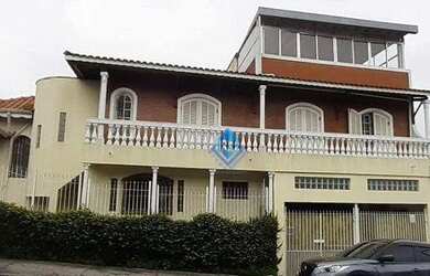 Imagem: A casa possui 4 Dormitórios, 4 Banheiros, 4 Vagas na garagem