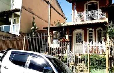 Imagem: A casa à venda possui 4 Dormitórios, 3 Banheiros, 3 Vagas