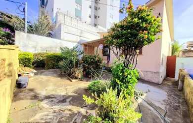 Imagem: A casa possui 3 Dormitórios, 2 Banheiros, 5 Vagas na garagem