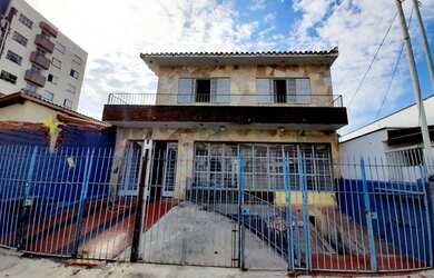 Imagem: A casa possui 3 Dormitórios, 3 Banheiros, 3 Vagas na garagem