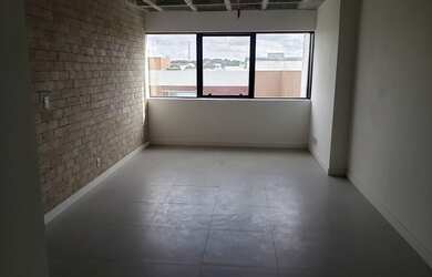 Imagem: O depósito possui 1 Vaga na garagem, 30m² de Área e está