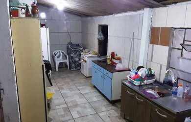 Imagem: A casa possui 4 Dormitórios, 3 Banheiros, 1 Vaga na garagem