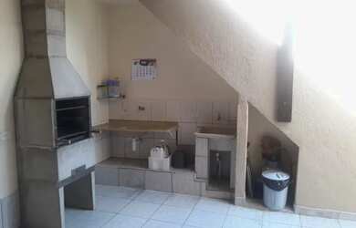 Imagem: A casa possui 3 Dormitórios, 2 Banheiros, 3 Vagas na garagem