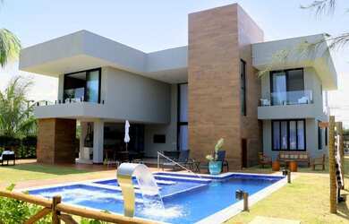 Imagem: A casa em condomínio possui 5 Dormitórios, 5 Banheiros, 2