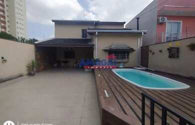 Imagem: A casa possui 3 Dormitórios, 3 Banheiros, 2 Vagas na garagem