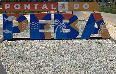 Imagem: A casa possui 3 Dormitórios, 2 Banheiros, 5 Vagas na garagem