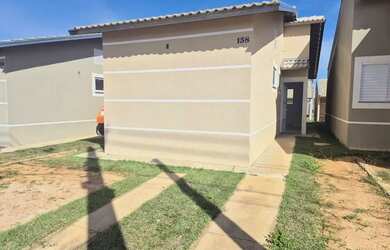 Imagem: A casa em condomínio possui 3 Dormitórios, 2 Banheiros, 1