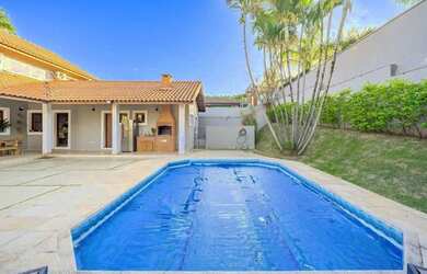 Imagem: A casa em condomínio possui 4 Dormitórios, 5 Banheiros, 4