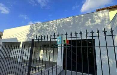 Imagem: A casa à venda possui 5 Dormitórios, 1 Banheiro, 3 Vagas na