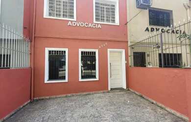 Imagem: A casa possui 4 Dormitórios, 3 Banheiros, 1 Vaga na garagem