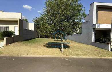 Imagem: O terreno possui 300m² de Área e está localizado em Guedes