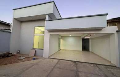 Imagem: A casa possui 3 Dormitórios, 3 Banheiros, 3 Vagas na garagem