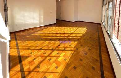 Imagem: A casa possui 5 Dormitórios, 5 Banheiros, 2 Vagas na garagem