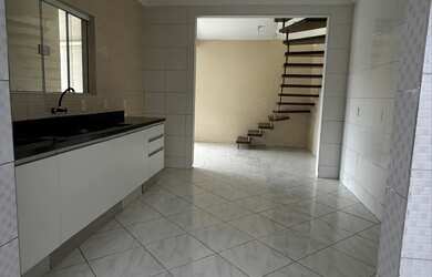 Imagem: A casa possui 2 Dormitórios, 1 Banheiro, 1 Vaga na garagem