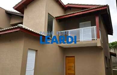 Imagem: A casa em condomínio possui 3 Dormitórios, 3 Banheiros, 2