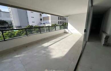 Imagem: O apartamento possui 4 Dormitórios, 5 Banheiros, 4 Vagas na