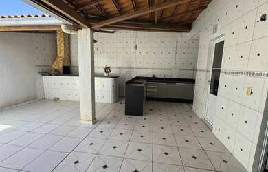 Imagem: A casa em condomínio possui 2 Dormitórios, 2 Banheiros, 100m²