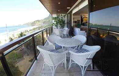 Imagem: O apartamento possui 3 Dormitórios, 4 Banheiros, 3 Vagas na