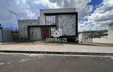 Imagem: A casa possui 3 Dormitórios, 4 Banheiros, 4 Vagas na garagem