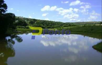 Imagem: O terreno possui 1.000m² de Área e está localizado em Champagne