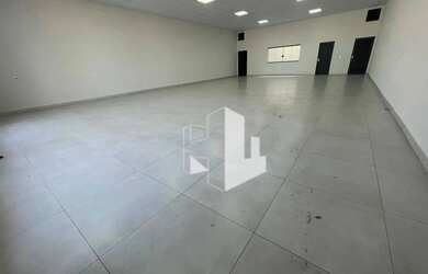 Imagem: O depósito possui 2 Vagas na garagem, 170m² de Área e está