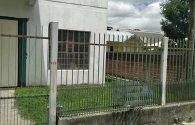 Imagem: A casa possui 3 Dormitórios, 2 Banheiros, 1 Vaga na garagem