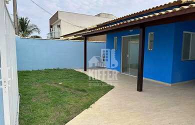 Imagem: A casa possui 3 Dormitórios, 3 Banheiros, 2 Vagas na garagem