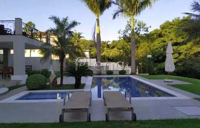 Imagem: A casa em condomínio possui 4 Dormitórios, 4 Banheiros, 5