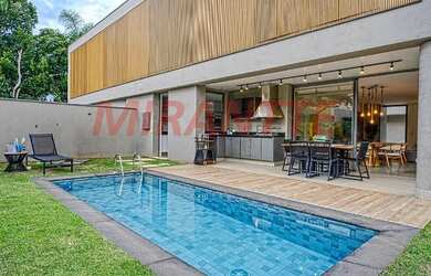 Imagem: A casa possui 5 Dormitórios, 5 Banheiros, 5 Vagas na garagem