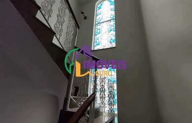 Imagem: A casa possui 4 Dormitórios, 5 Banheiros, 2 Vagas na garagem