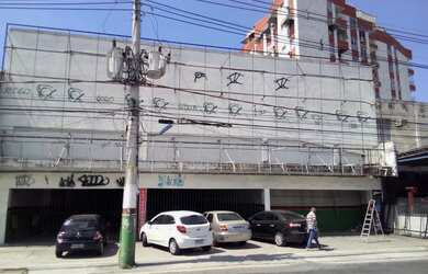 Imagem: O depósito possui 5 Vagas na garagem e 1200m² de Área e está