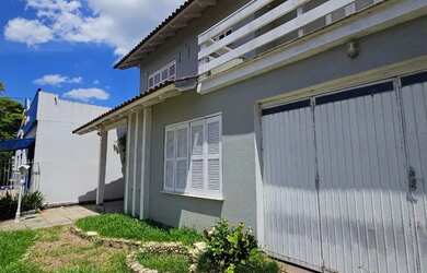 Imagem: A casa possui 5 Dormitórios, 3 Banheiros e 179m² de Área