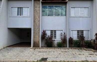 Imagem: A casa em condomínio possui 3 Dormitórios, 4 Banheiros, 2