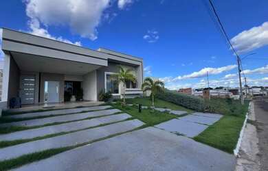 Imagem: A casa em condomínio à venda possui 3 Dormitórios, 4 Banheiros