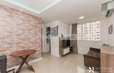 Imagem: O apartamento possui 2 Dormitórios, 1 Banheiro, 1 Vaga na garagem