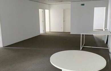 Imagem: O depósito possui 5 Vagas na garagem e 270m² de Área e está