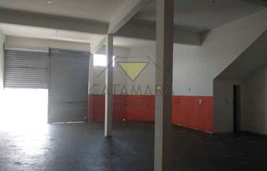 Imagem: O depósito possui 4 Vagas na garagem, 120m² de Área e está