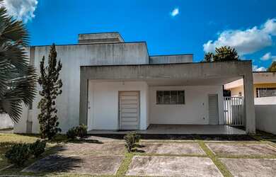 Imagem: A casa em condomínio possui 3 Dormitórios, 2 Banheiros, 2