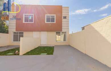 Imagem: A casa possui 3 Dormitórios, 2 Banheiros, 1 Vaga na garagem