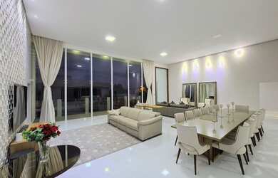 Imagem: A casa em condomínio possui 5 Dormitórios, 5 Banheiros, 3