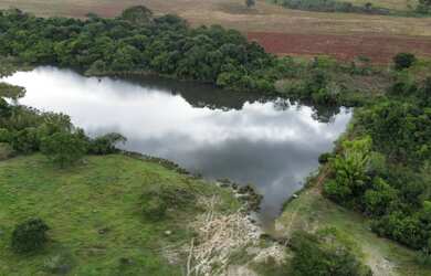 Imagem: A fazenda possui Varanda e está localizado em Centro, Abadiânia
