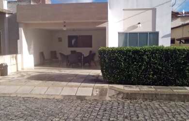 Imagem: A casa em condomínio possui 3 Dormitórios e 2 Banheiros e