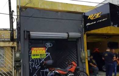 Imagem: A casa possui 3 Dormitórios, 2 Banheiros, 1 Vaga na garagem