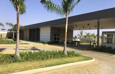 Imagem: O terreno à venda possui 300m² de Área e está localizado