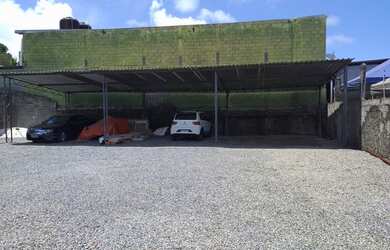 Imagem: O depósito possui 5 Vagas na garagem, 355m² de Área e está