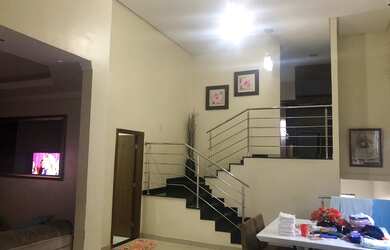 Imagem 2: Vende Sobrado repleto em armários, Residencial Araguaia 3/4 snd 1 suíte sala 3 ambientes