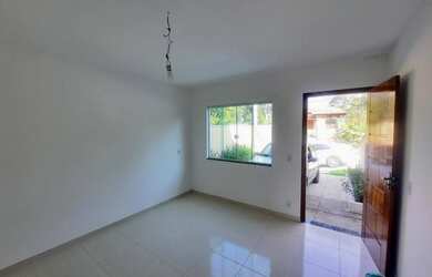 Imagem: A casa possui 2 Dormitórios, 1 Banheiro, 2 Vagas na garagem